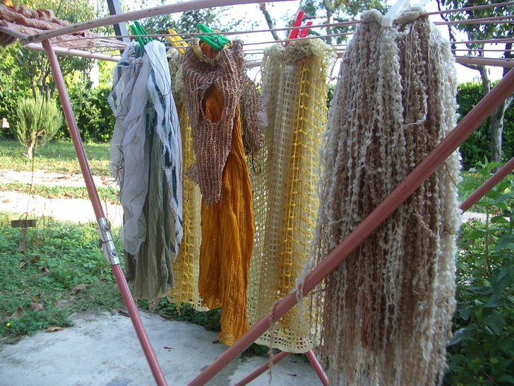 Particolare dei vestiti del nucleo della Pace di Aristofane